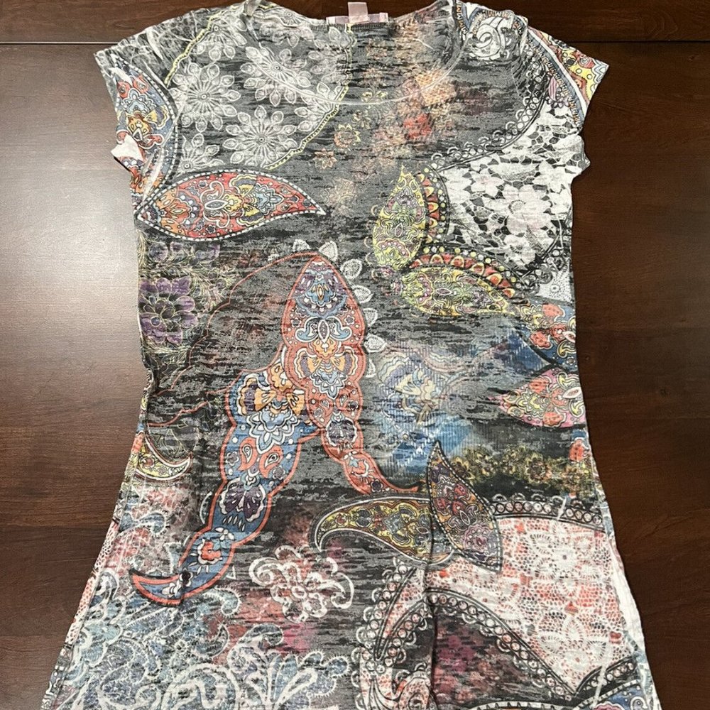 Women’s Romeo & Juliet Couture Short Sleeve Design T-Shirt Size M